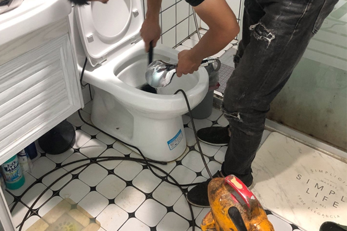 湘阴马桶堵塞自己疏通还是找师傅?专业上门服务让你省时更省心